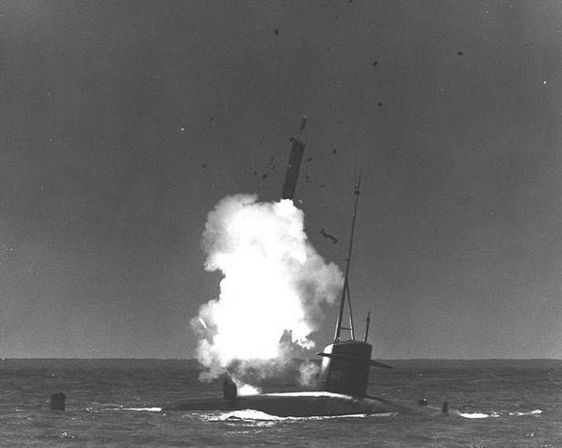 Odpalenie pocisku Polaris z pokładu USS Henry Clay (SSBN-625) - kwiecień 1964 r.