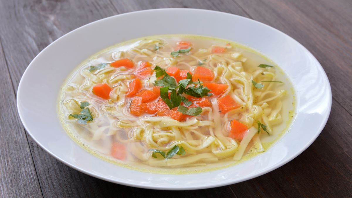 Biały makaron z mąki pszennej jest niezdrowym dodatkiem