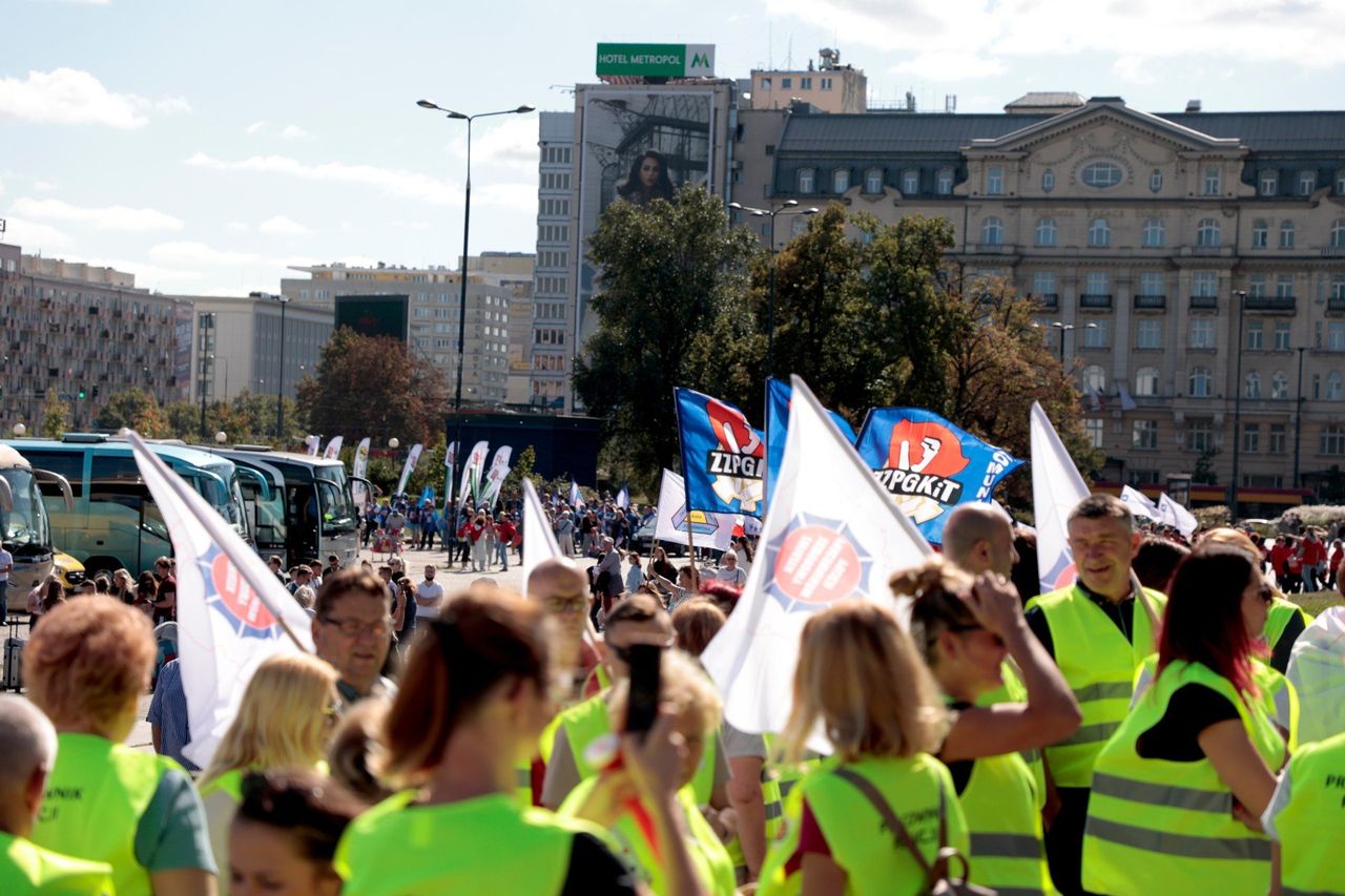 Pensje w budżetówce idą w górę. Tyle teraz płaci państwo