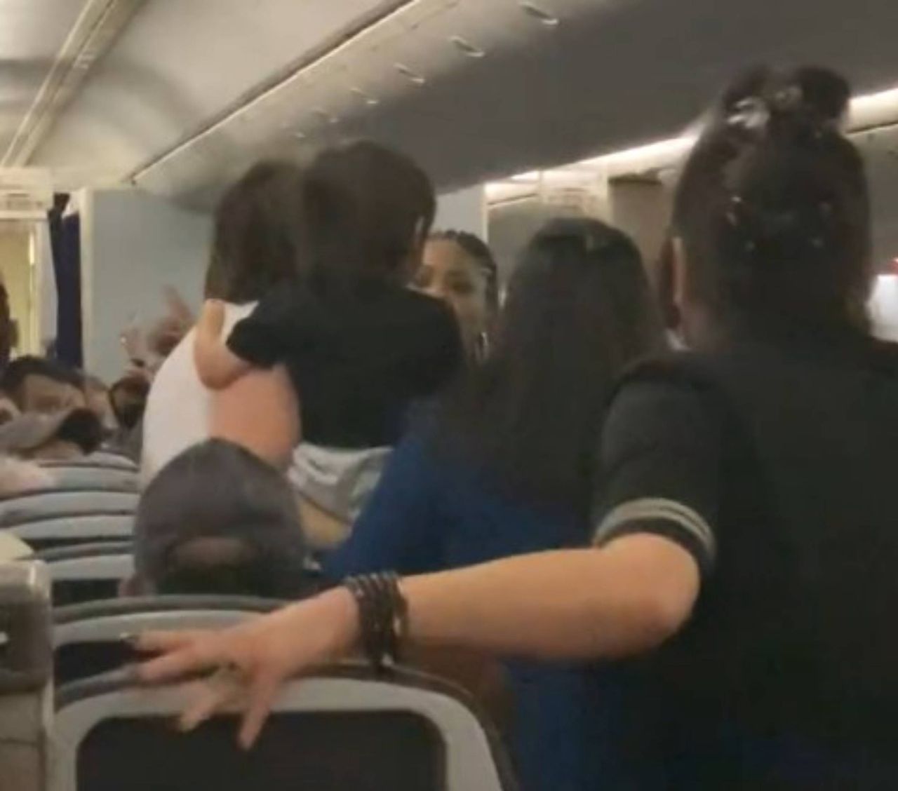 To był koszmar, a nie lot samolotem. Stewardessa trafiła do szpitala w Chicago