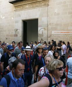 Hiszpanie mają dość turystów. W miastach pojawiły się wulgarne hasła