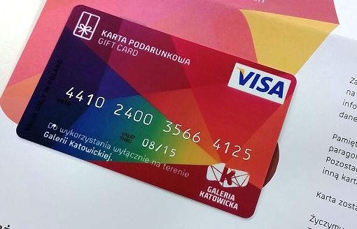 Galeria Katowicka na 1. urodziny rozdaje karty podarunkowe