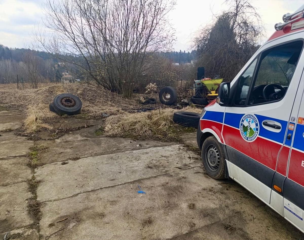 68-latek przygnieciony przez ciągnik. Tragedia na Podkarpaciu