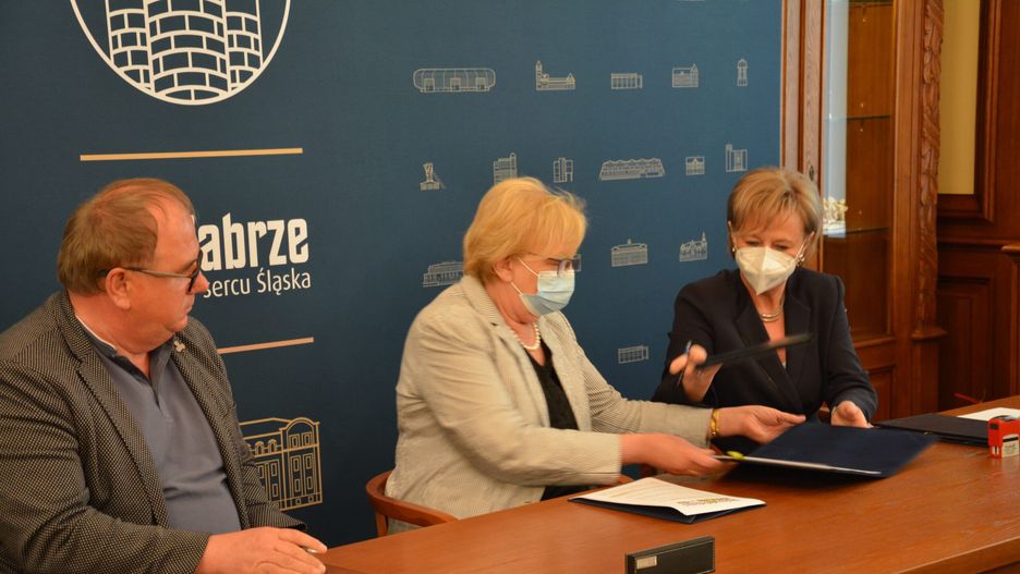 Śląskie. W zabrzańskim Ratuszu podpisano umowę na wybudowanie nowych dróg w dzielnicy Grzybowice.