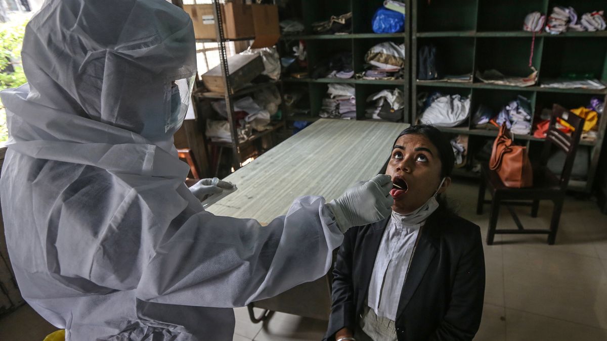 W Indiach odkryto nową mutację koronawirusa