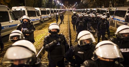 Strajk Kobiet. Mundurowy anonimowo zdradził, co dzieje się w policji