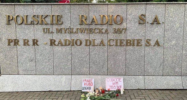 Chaos w ramówce Trójki - dziennikarze idą na urlopy, część rezygnuje z pracy. „Radio Kuby było słabe, z amatorami na antenie”