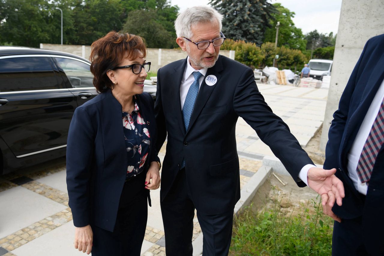 Witold Czarnecki z PiS został zakażony koronawirusem. Poseł trafił do szpitala