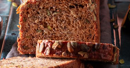 Najprostszy odchudzający chlebek. Wystarczy kromka dziennie i pożegnasz oponkę, a boczki zaczną znikać