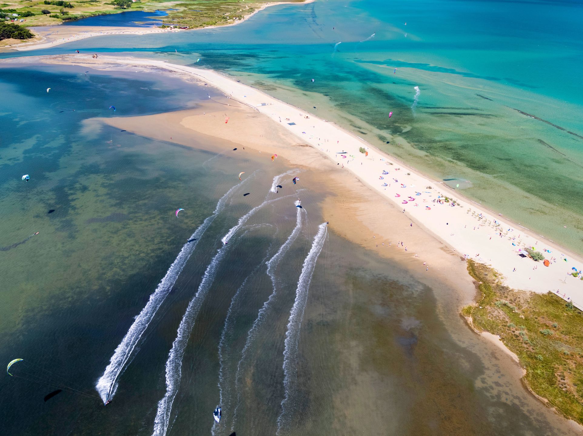 Nin kusi piaszczystymi plażami