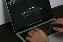 Europarlament o prawie autorskim i generatywnej AI. 