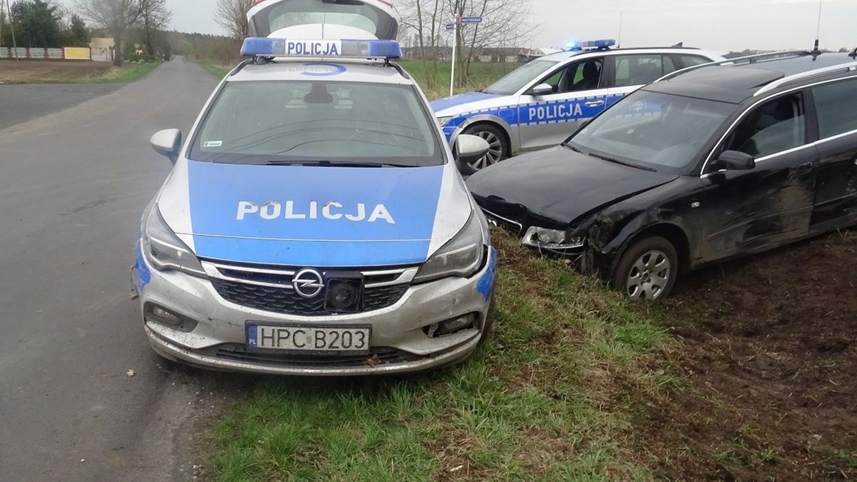 Uciekinier zakończył swój rajd w rowie