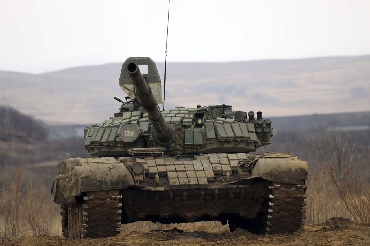 T-72 tanks turn tables: Ukrainians use seized armour against Russians