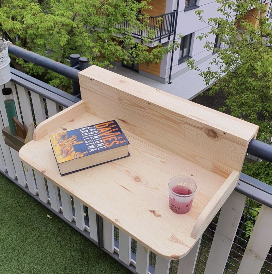 Darek Stolarz stworzył półkę na balkon