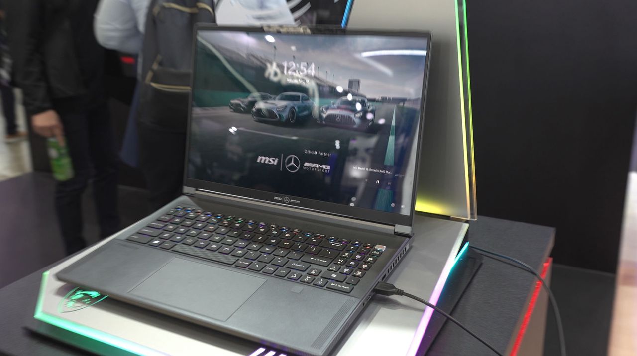 MSI Stealth 16 na Computex 2023 - laptop z logo Mercedes-AMG