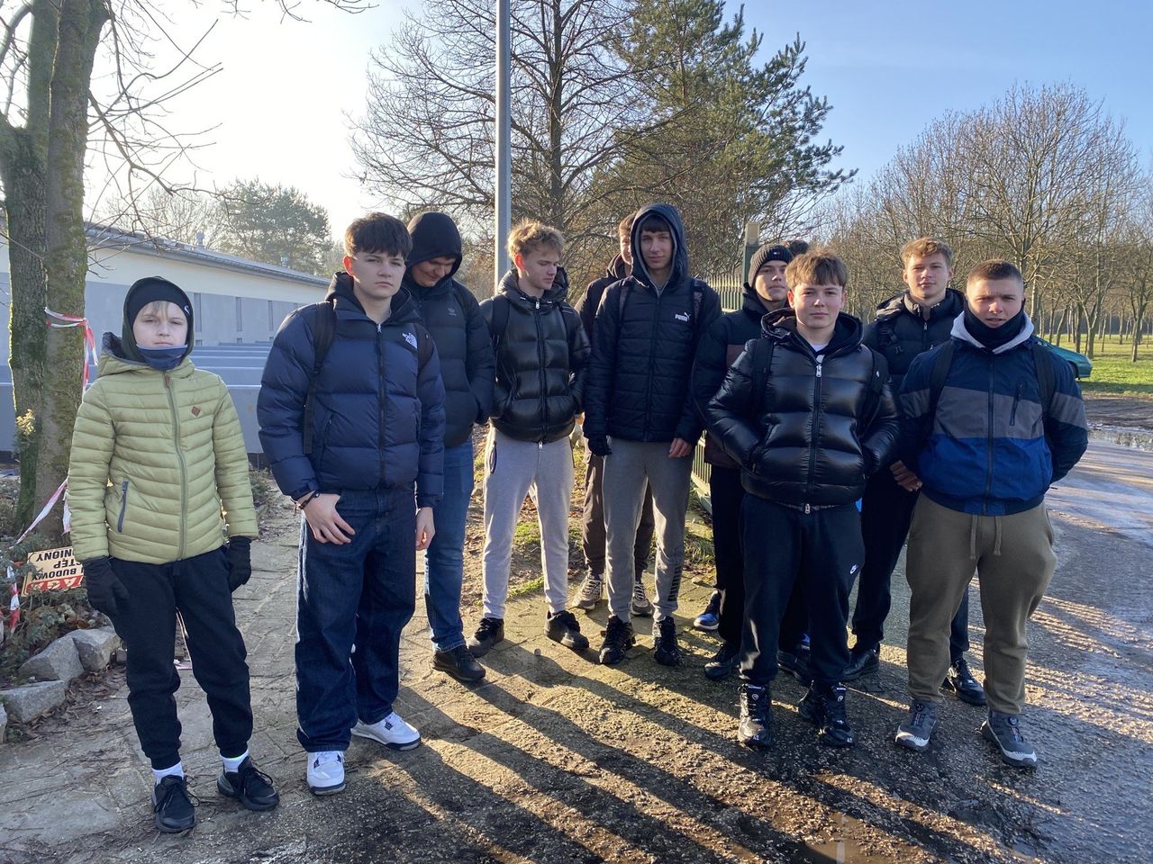 Radom: Uczniowie z Zespołu Szkół Technicznych wyprowadzali psy ze schroniska na spacer