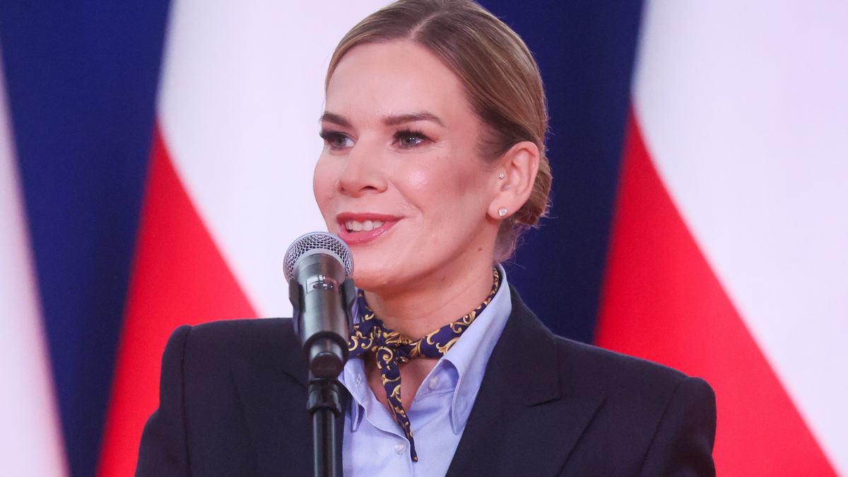 Pierwsza dama w eleganckiej stylizacji 