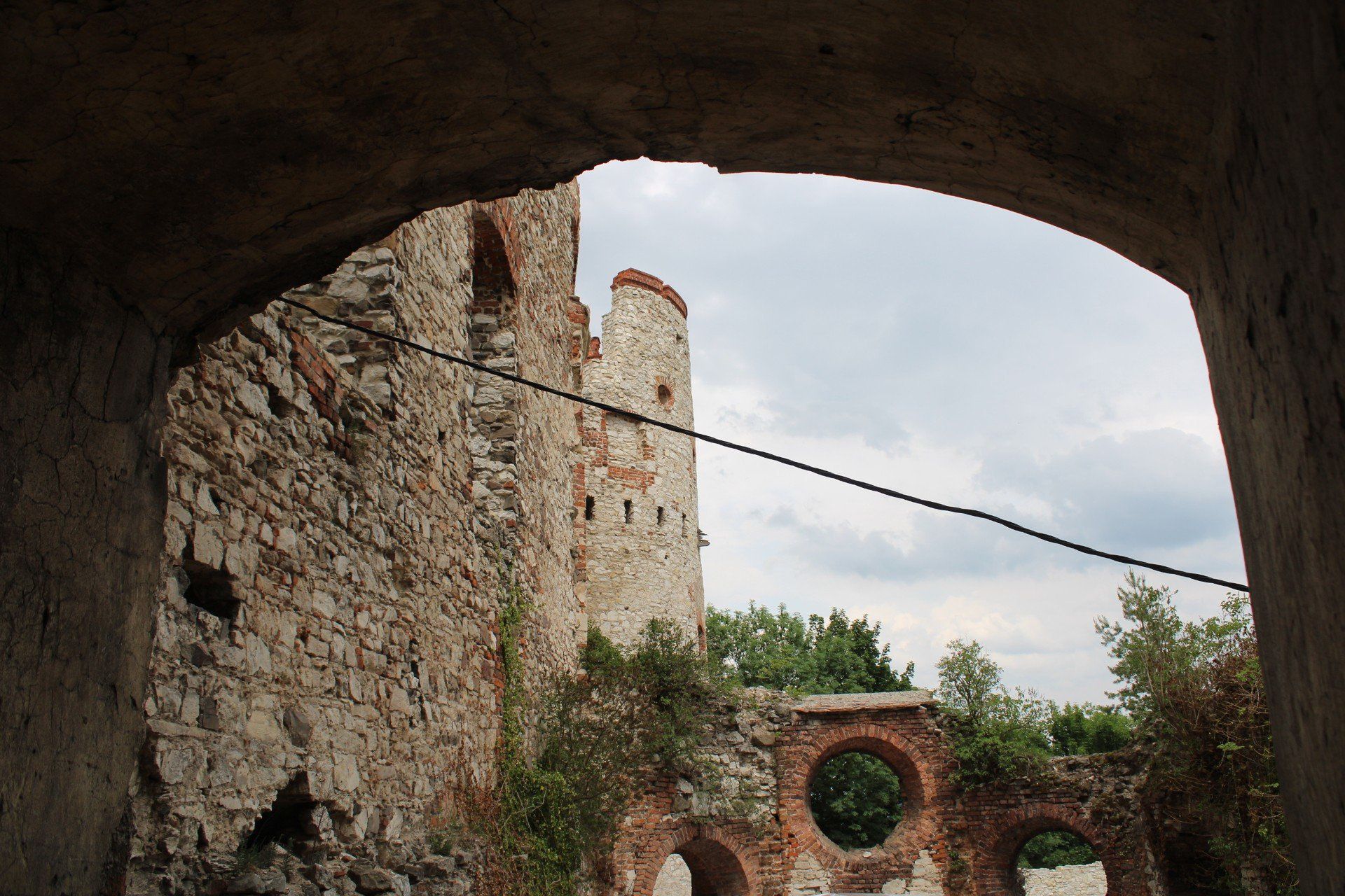 Zamek Tenczyn w Rudnie od 15 lat jest objęty pracami konserwatorskimi i remontowymi