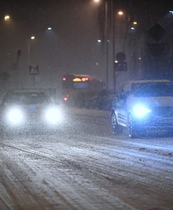 Pogoda w Warszawie. Śnieżyca i silny wiatr. Do stolicy dotarł front z zachodu