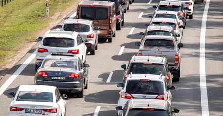 Wypadki i korki. Sznur samochodów na A1. Polacy próbują dotrzeć nad morze