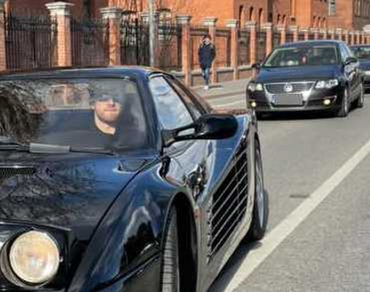 Maciej Musiał w unikatowym ferrari