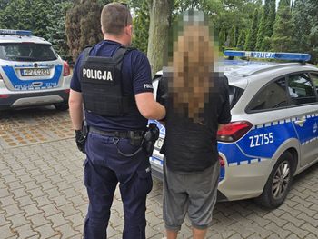 Lesznowola: Zatrzymanie na budowie. 31-latek wybił okno, żeby zemścić się na rodzinie swojej byłej dziewczyny
