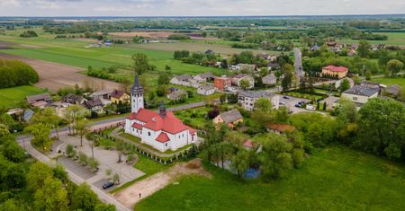 Lotnisko w Baranowie. Filmy, popcorn i wata cukrowa kontra protesty mieszkańców
