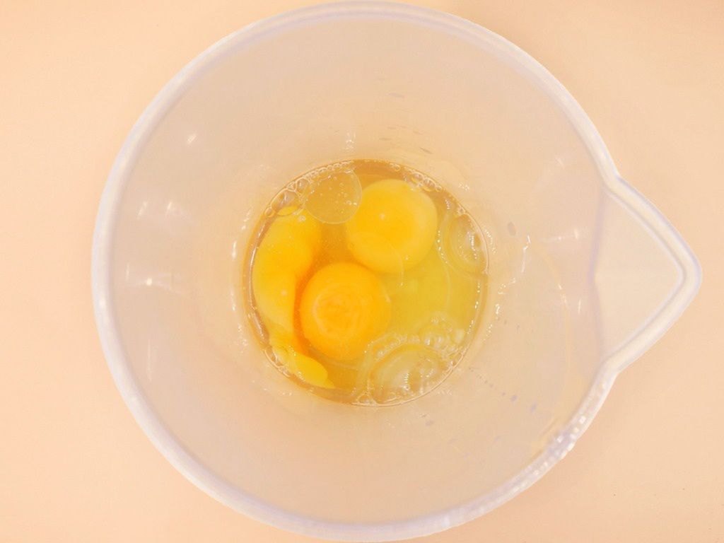 pieczony omlet z truskawkami
