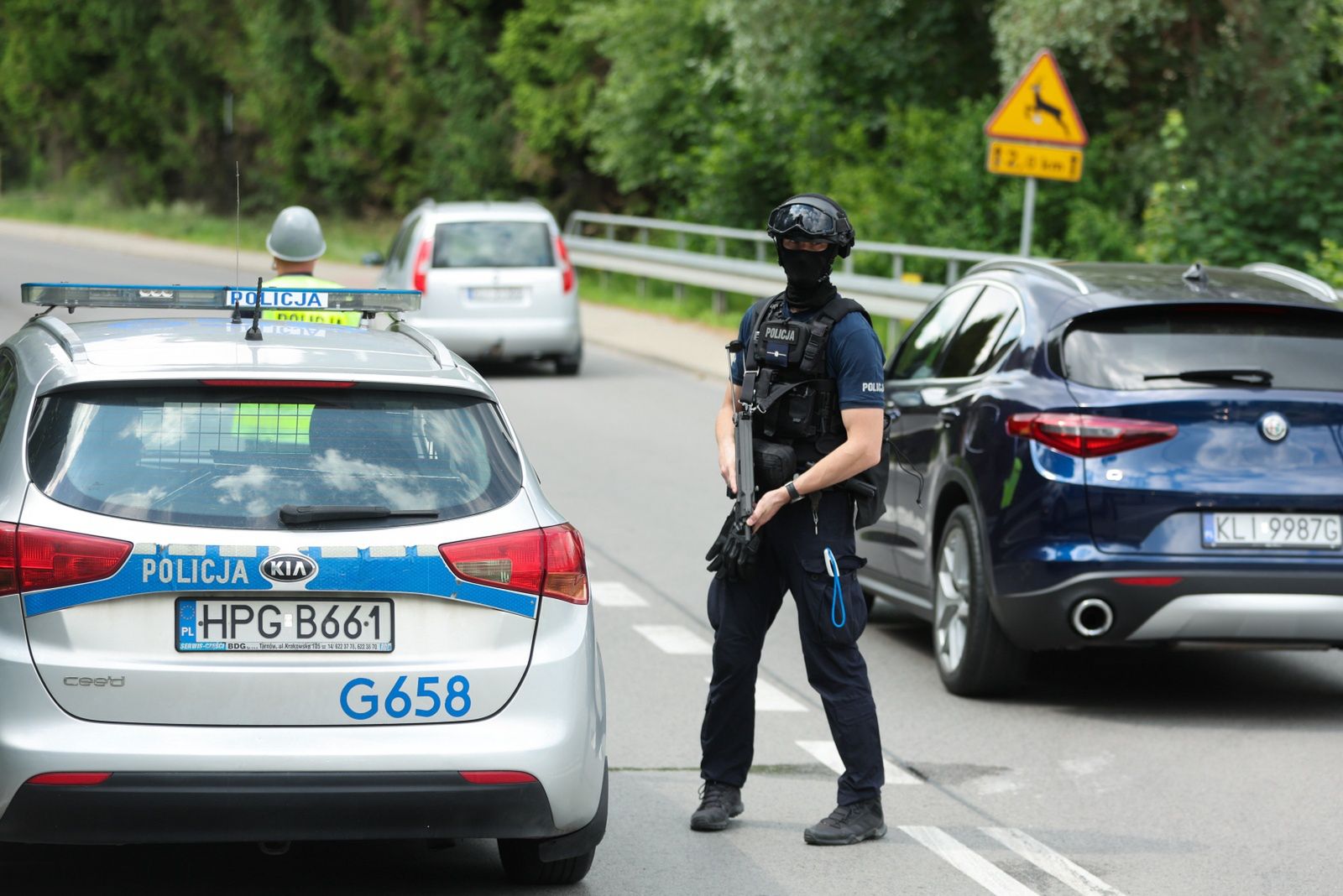 ob�awa
Grzegorz Momot
funkcjonariusze, ob�awa, policja, policyjna, poszukiwania sprawcy, strzelanina ko�o Limanowej, strzelanina w Starej Wsi, zab�jstwo
