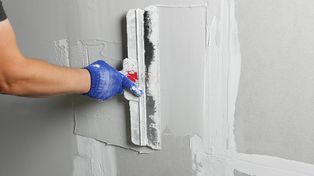 Jak idealnie wygładzić ściany? Eksperci zdradzają triki fachowców