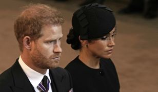 Harry i Meghan wyśmiani w serialu. Odpowiadają na plotki o pozwie