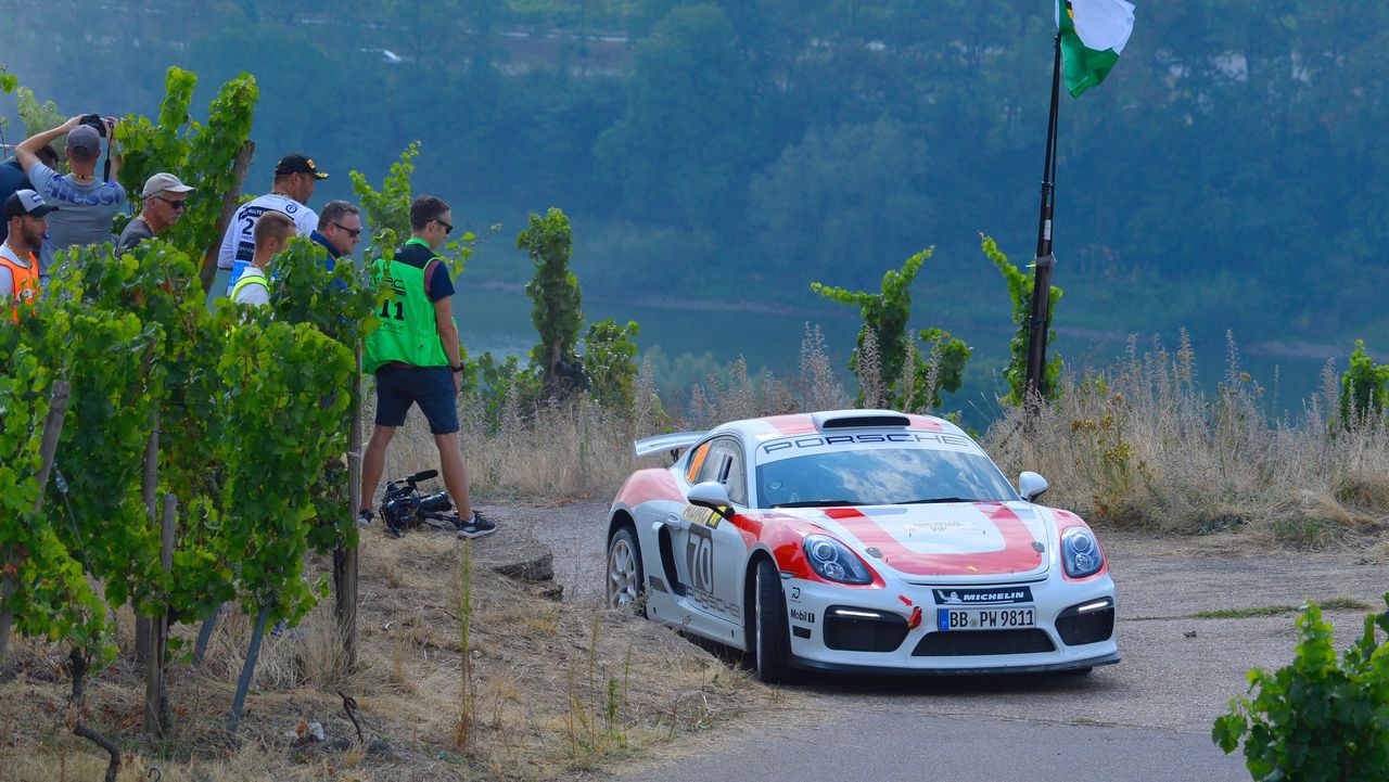 Porsche wraca do rajdów. Cayman GT4 Rallye zatwierdzony do produkcji