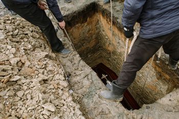 Wzrost liczby zakładów pogrzebowych w Rosji. Podano koszty pochówku