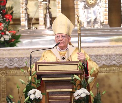 Abp Jędraszewski zabrania księżom rozmów o seksie z młodymi. Zakazów jest więcej