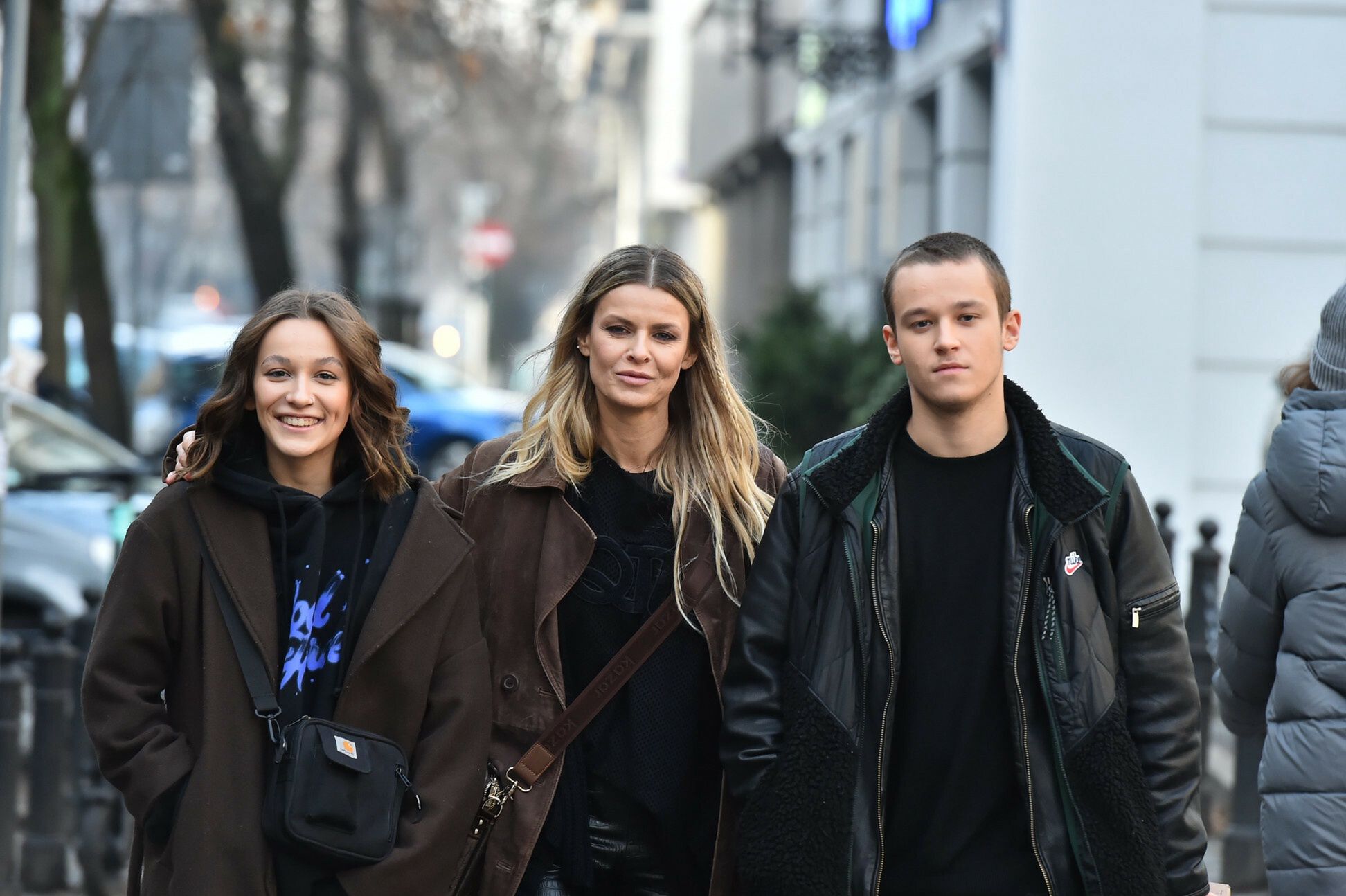 Marta Wiśniewska z dziećmi przed studiem "Dzień dobry TVN"