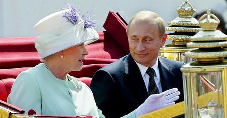 Na Putina nagle zawarczał pies. Wtedy Elżbieta trafiła w punkt