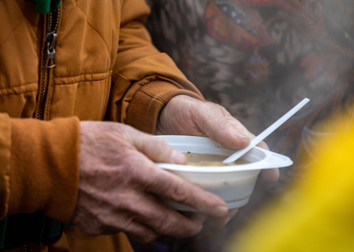 W Świdnicy bezdomni mieli dostawać przetermonowane jedzenie 