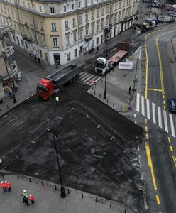 Warszawa. Podczas przebudowy placu Pięciu Rogów odkryto stary bruk