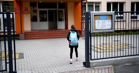 Ferie zimowe 2021. MEN wydało rekomendację. Dzieciaki się ucieszą