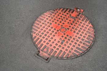 Poważne problemy z kanalizacją w gminie Brudzeń Duży. Będą kontrole