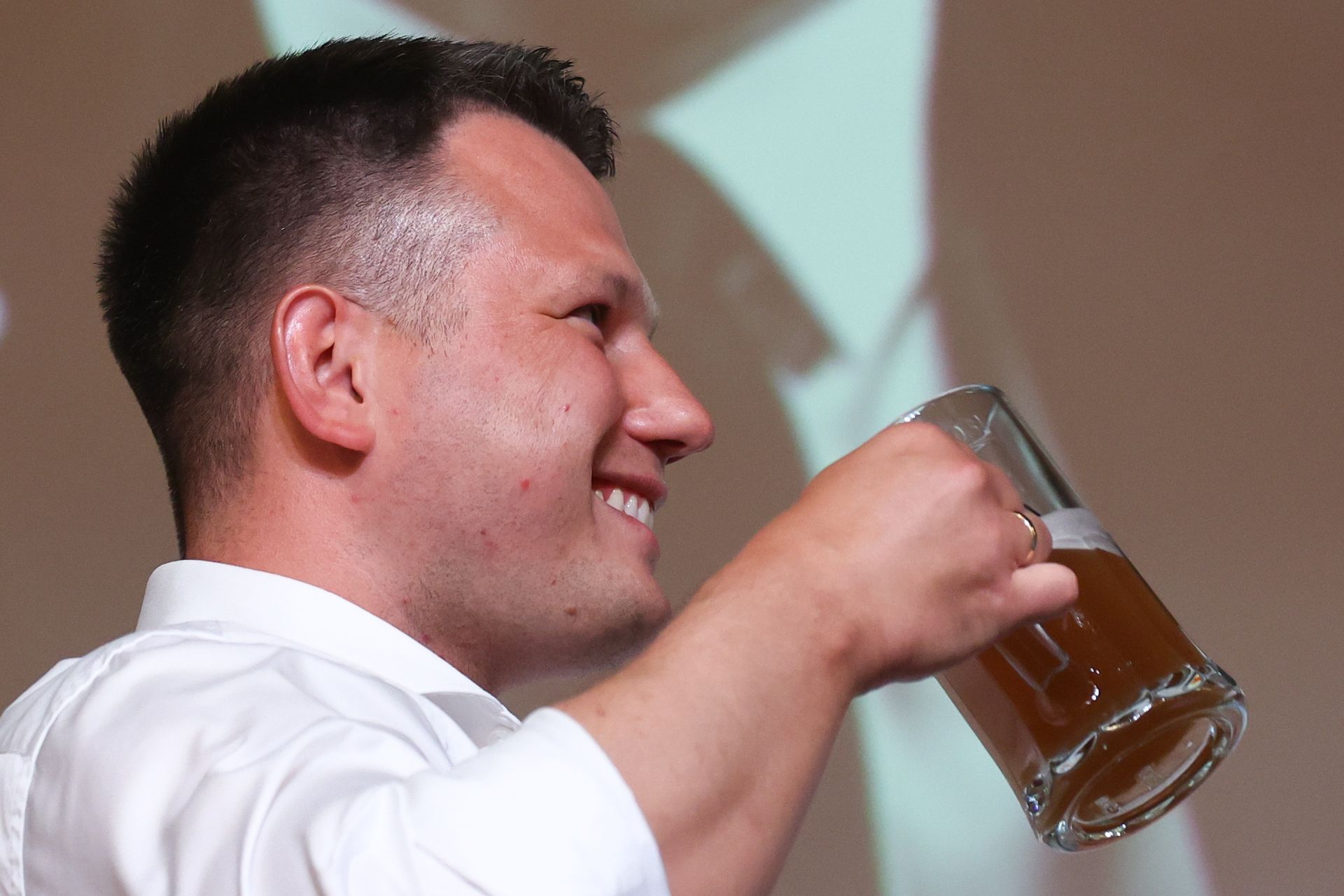 Zawiły plan Mentzena. Nowa Nadzieja chce zmienić nazwę