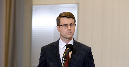Koronawirus w Polsce. Rzecznik rządu Piotr Mueller zapowiada nowe obostrzenia