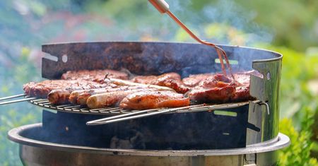 Poważny błąd podczas grillowania. Błyskawicznie wytwarzają się trujące substancje