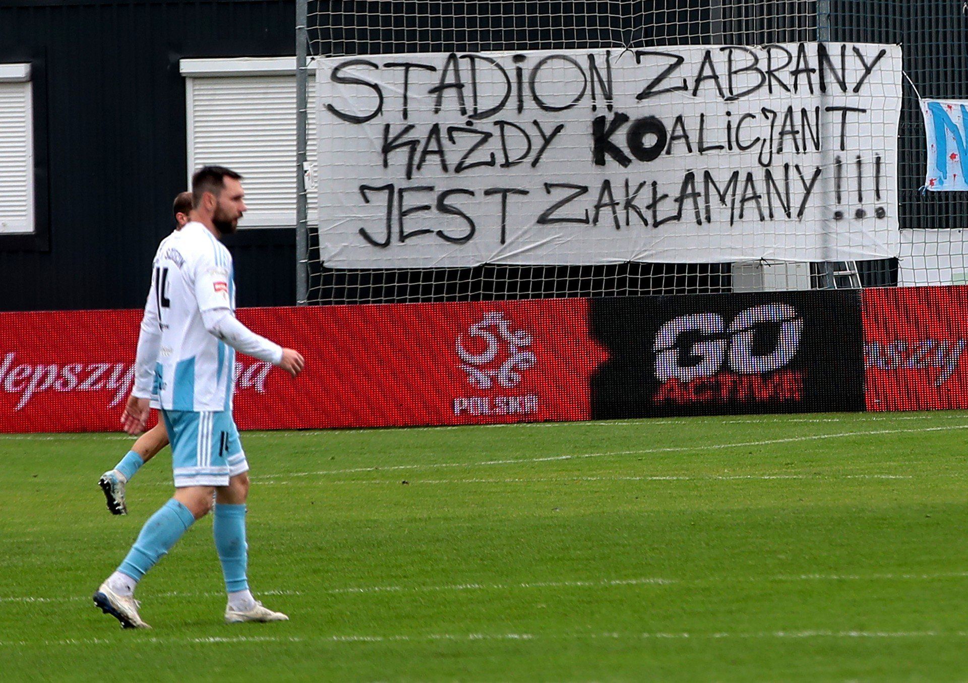Taki baner wywiesili podczas meczu Świt Szczecin - Podhale Nowy Targ sympatycy szczecińskiego klubu.