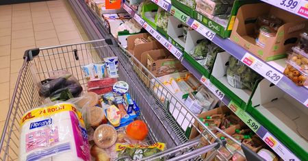 Będą dodatkowe opłaty w sklepach. Lidl i Biedronka już się przygotowują