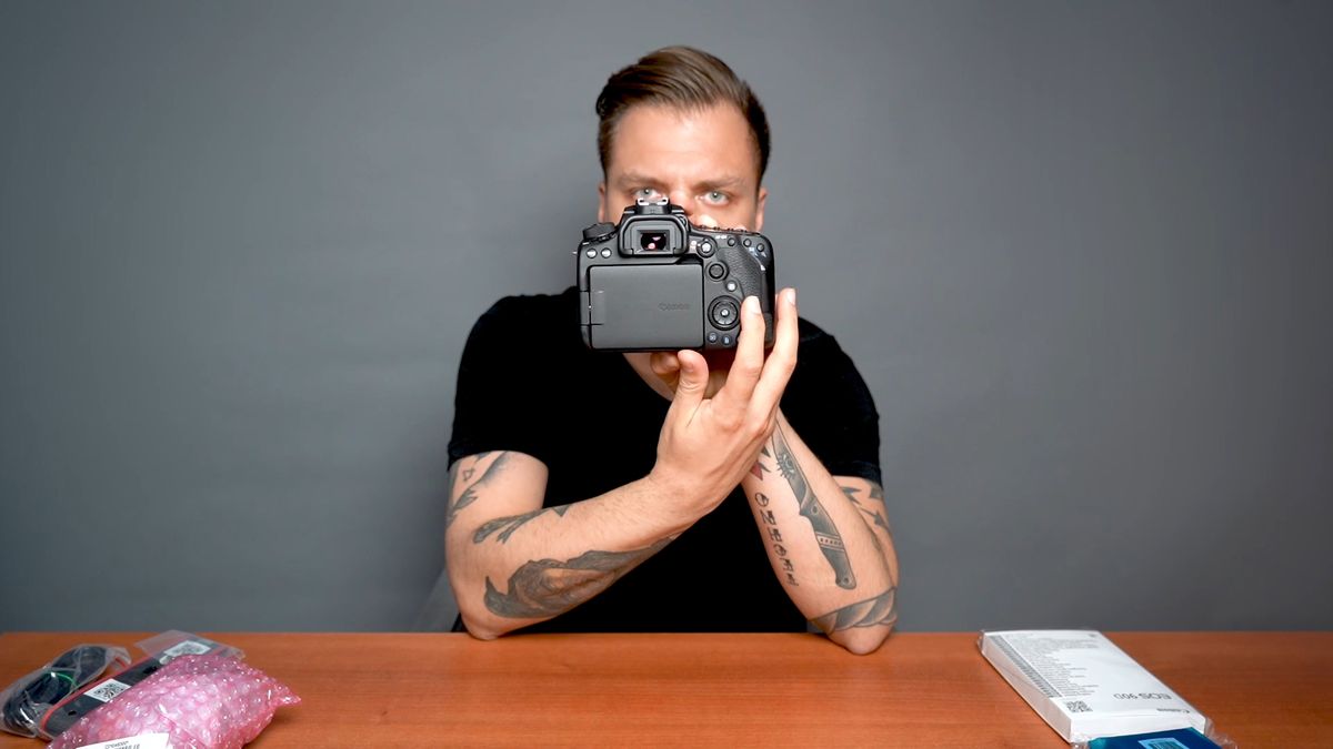 Canon EOS 90D: Co znajdziemy w pudełku? [Unboxing] 1