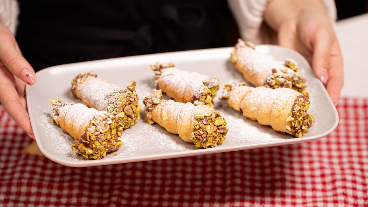 W jednym przepisie łączę faworki i rurki. Co roku robią furorę