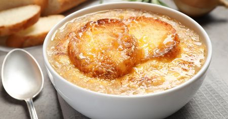 Prosta zupa na aromatycznym warzywie. Francuzi jedzą ją na okrągło