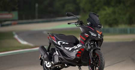 Skuter Aprilia SR GT sięga do wyścigowej spuścizny marki