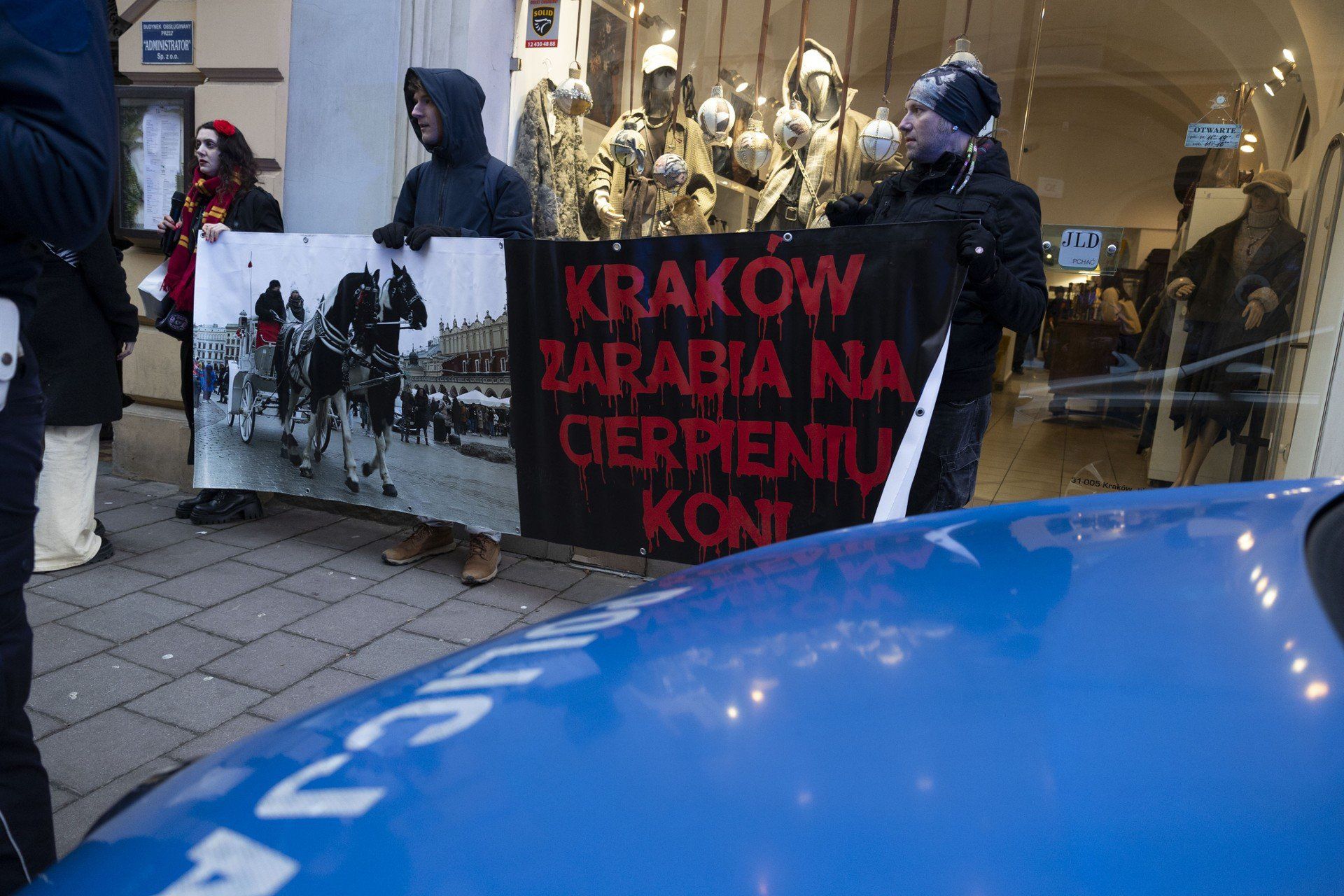 W Krakowie odbył się protest przeciwko dorożkom i wykorzystywaniu koni. 